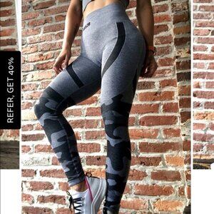 ABS2B gray black scrunch camo leggings size small